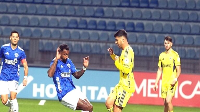 Kasımpaşa-Fenerbahçe maçında kırmızı kart çıktı! İşte o pozisyon…
