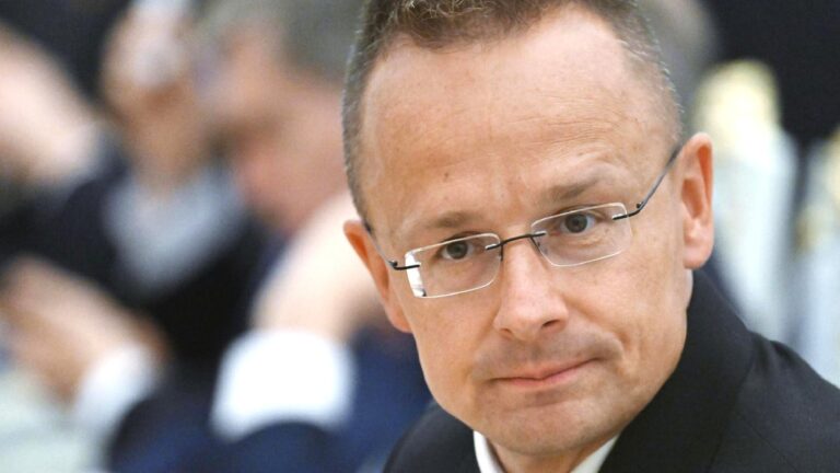 Macaristan Dışişleri Bakanı: Trump’ın Rus petrolünden vazgeçmesini istediği haberleri sahte