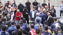 Murat Yetkin: Gürsel Tekin polisle girdiği binadan “Al polislerini git” diye çıkarılmış