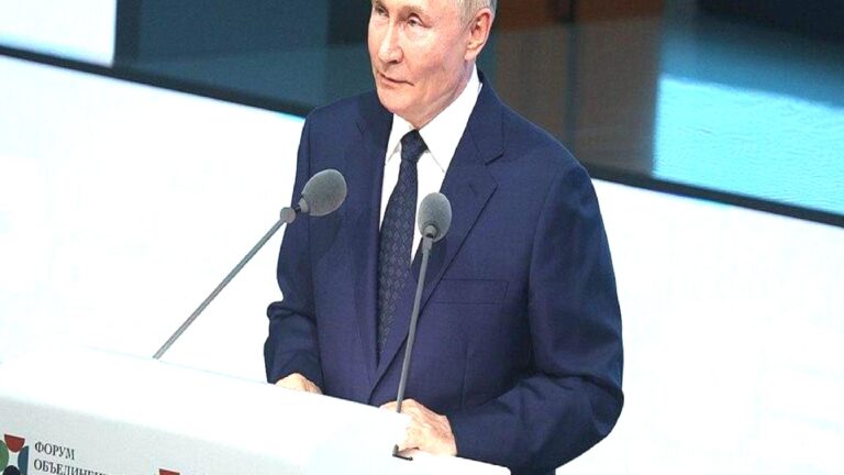 Putin: Özgürlük ve insan hakları değerlerinin değersizleştirilmesine izin verilemez