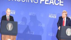 Trump, Putin ile görüşeceğini duyurdu