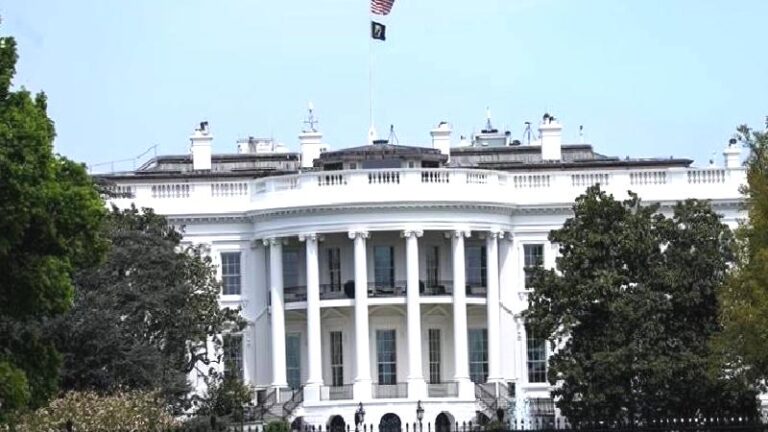 Trump’ın Epstein’a gönderdiği öne sürülen mektuba Beyaz Saray’dan yalanlama geldi