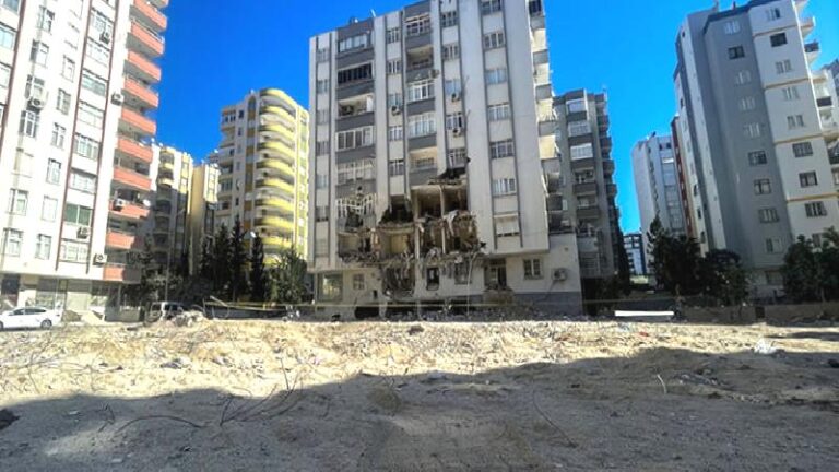Adana’da depremde yıkılan Alpargün Apartmanı’nın müteahhidine 62 kez müebbet ve 865 yıl hapis