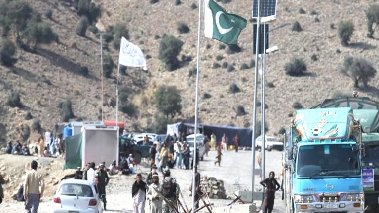 Afganistan – Pakistan çatışması yeniden başladı: Sözcüden ilk açıklama