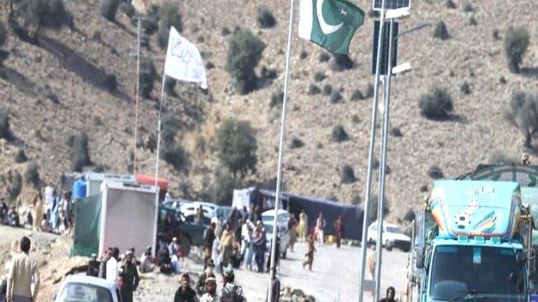 Afganistan Savunma Bakanlığı, Pakistan’a karşı misilleme saldırılarının başladığını duyurdu
