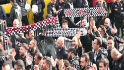Beşiktaşlı taraftarlar Galatasaray derbisi için RAMS Park’a geldi.