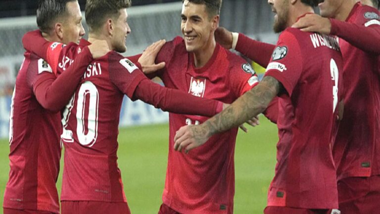 Sebastian Szymanski köşe vuruşundan fileleri sarstı!