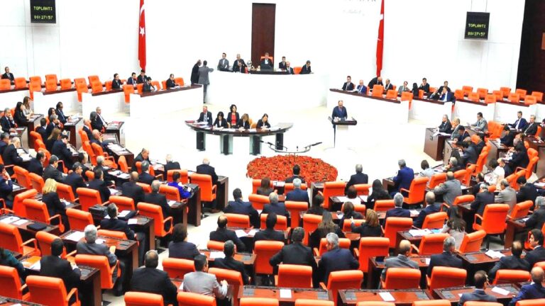 Vakıf taşınmazları ve kültür varlıklarında düzenlemeleri içeren kanun teklifi Komisyon’da kabul edildi