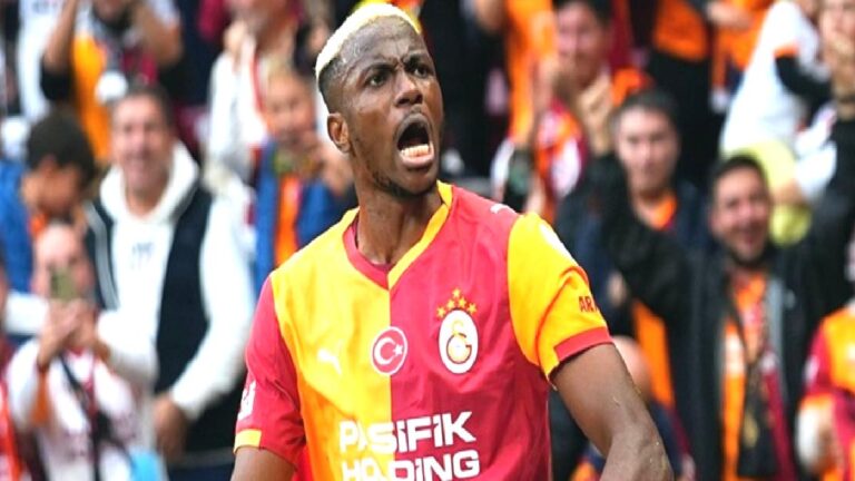 Victor Osimhen Okan Buruk’u yakaladı