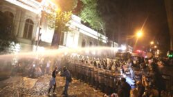 AB Komisyonu’ndan Gürcistan’ın iç işlerine müdahale itirafı: Barışçıl protestoları destekliyoruz