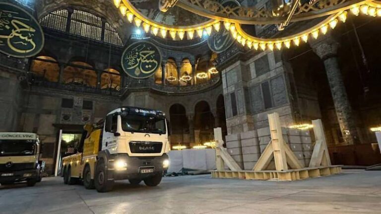 Ayasofya restorasyonunda “ağır tonaj” krizi büyüyor: Bakan Ersoy bilim kurulunu işaret etti, kurulda arkeolog olmadığı ortaya çıktı!