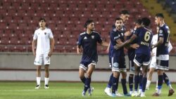 Devlerle yarışıyor