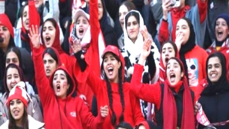 FIFA’dan İran’da statlara kadın taraftarların alınmasına övgü
