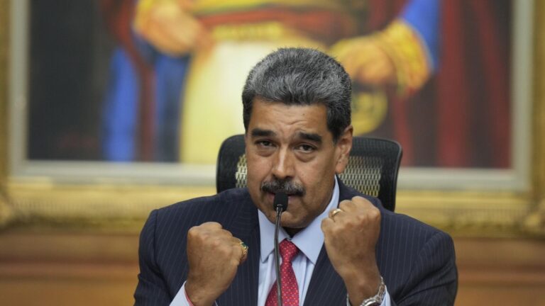 Maduro: Venezüella’yı yenemeyecekler. Biz yenilmeziz