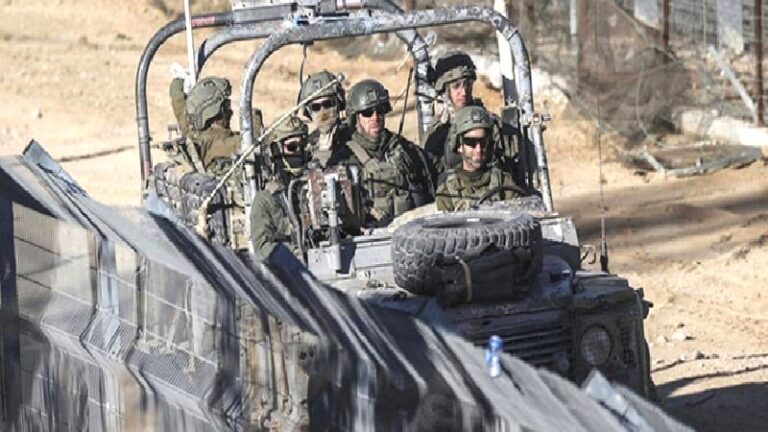 Suriye’de köylerine giren İsrail devriyesi bölgedeki halk tarafından taşlanarak zorla çıkarıldı