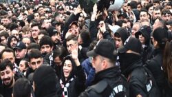 Beşiktaş taraftarı Fenerbahçe derbisi için Kadıköy’e geldi