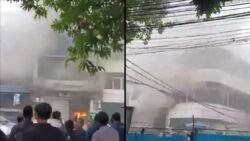 Endonezya’da 7 katlı binada yangın: 17 ölü