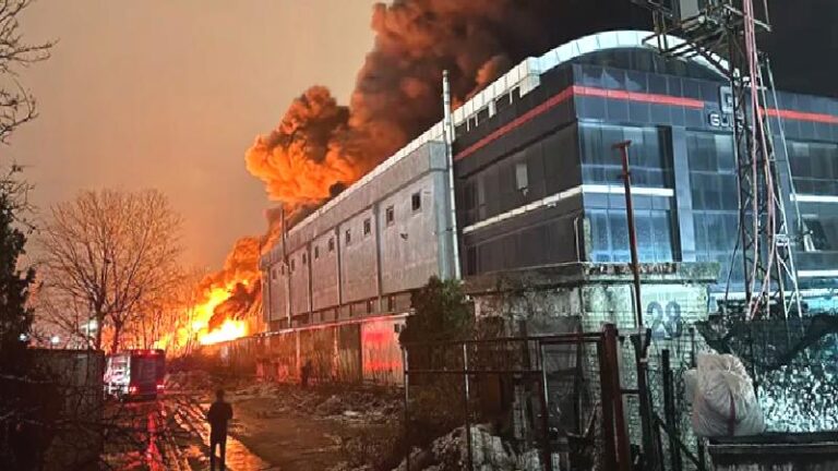 Esenyurt’ta kahve fabrikasında yangın çıktı