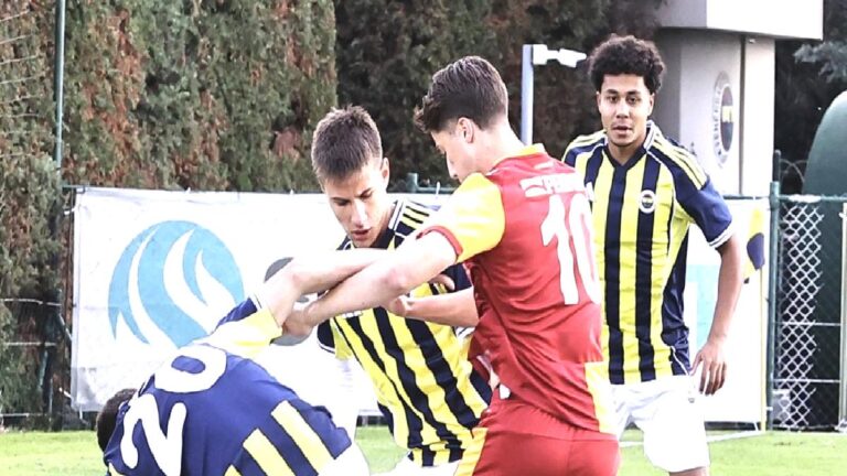 Fenerbahçe U19-Galatasaray U19 derbisinde kavga çıktı!