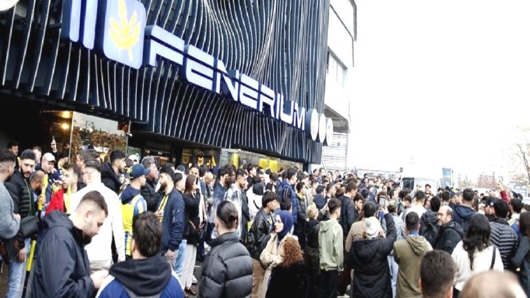 Fenerbahçeli taraftarlar derbi haftası Fenerium’dan 143 milyon 762 bin liralık ürün aldı