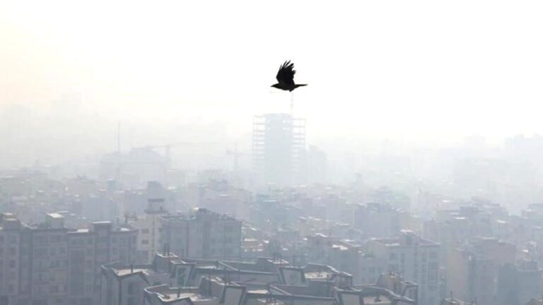 İran’da futbola hava kirliliği engeli!