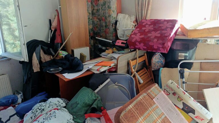 Karabük’te çöp ev operasyonu: Evden 10 kamyon atık çıkarıldı