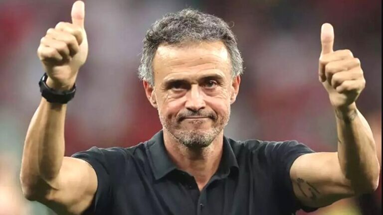 Luis Enrique, FIFA Yılın Teknik Direktörü ödülünü kazandı