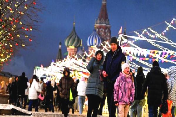Moskova’da yeni yıl öncesi meydanlar ve parklar ışıklandırıldı