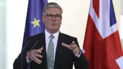 Starmer ve Von der Leyen, dondurulmuş Rus varlıklarının Kiev için kullanımı konusunu görüştü