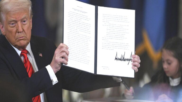 Trump 2026 askeri bütçe yasasını imzaladı: Sezar yaptırımları kaldırıldı, Ukrayna yardımı belirlendi