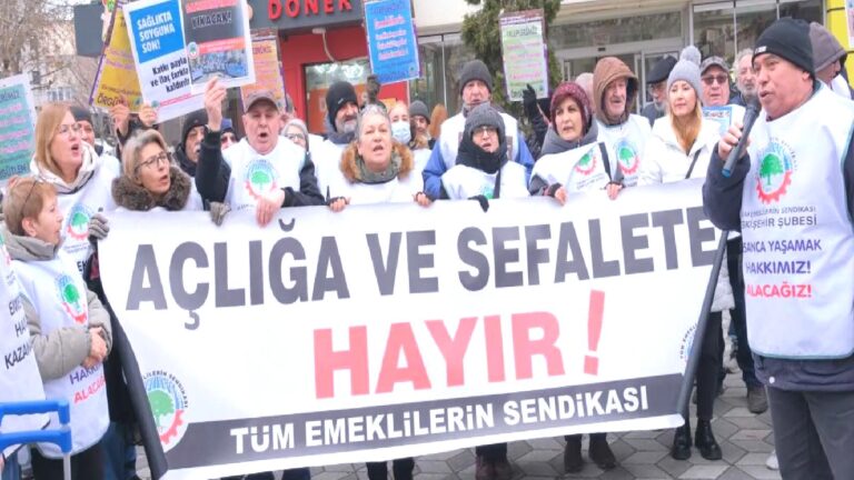 Eskişehir’de emeklilerden CHP’nin TBMM’de başlattığı eyleme destek