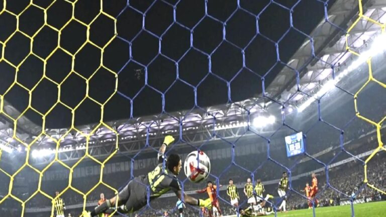 Fenerbahçe ve Galatasaray’a derbilerde ceza yağdı: İşte sezonlara göre alınan cezalar