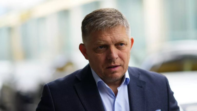 Fico: AB, Rusya karşıtı politikasında uçurumun kenarına kadar gelmeye hazırlanıyor