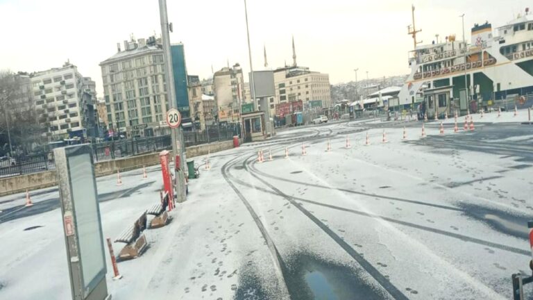İstanbul Valiliği: Ana arterler başta olmak üzere tüm yollar açıktır