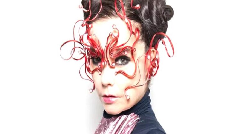 İzlandalı şarkıcı Björk’ten Grönland’a çağrı: Sömürgecilik defalarca kez tüylerimi ürpertti; bağımsızlığınızı ilan edin