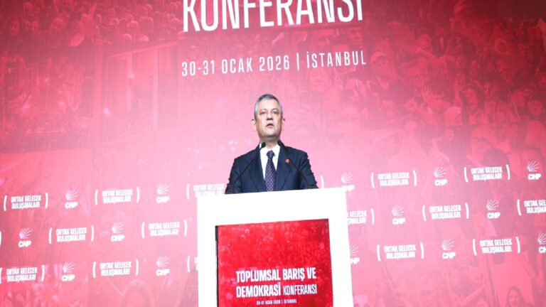 Özel’den süreç mesajı: CHP, 19 Mart darbesine ve tarihe utanç olarak geçecek ‘Kent uzlaşısı’ soruşturmalarına rağmen barışın yanında