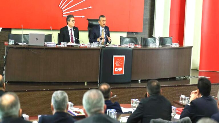 Özgür Özel, partisinin 81 il başkanıyla bir araya geldi