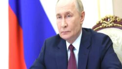 Putin: Rusya, elektronik sanayiinde yerli mikroçip üretimini artırmalı