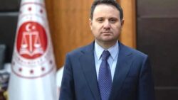 Cumhuriyet yazarı Pehlivan: Akın Gürlek’in masasındaki konular