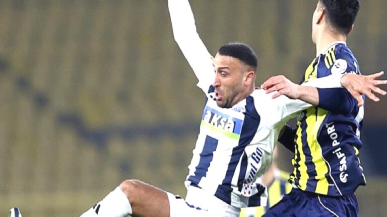 Fenerbahçeli taraftarlardan Cenk Tosun’a tepki!