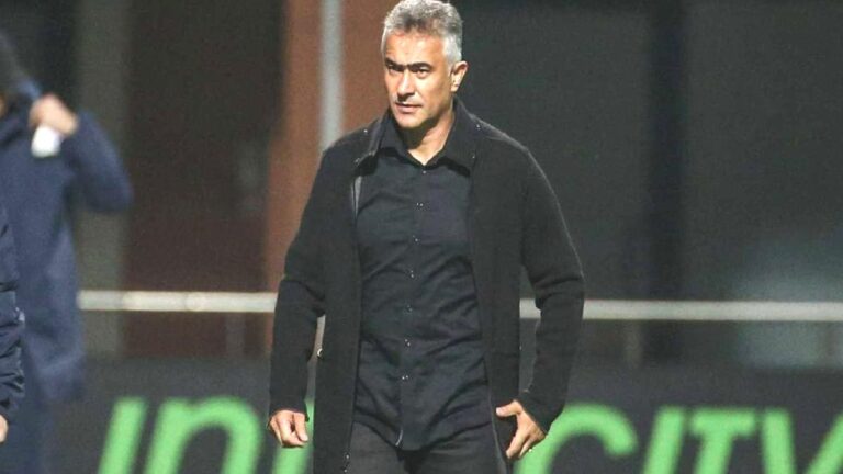 Özbelsan Sivasspor teknik direktör Mehmet Altıparmak ile yollarını ayırdı!