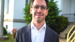 Vali adayı Tinder’a katıldı, “Genç kadın seçmene ulaşmak için” dedi