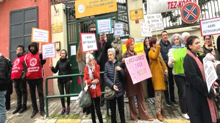 51 gündür grevde olan Özel İtalyan Lisesi öğretmenlerine velilerden destek: İtalya’nın enflasyon oranlarının referans alınmasını doğru bulmuyoruz
