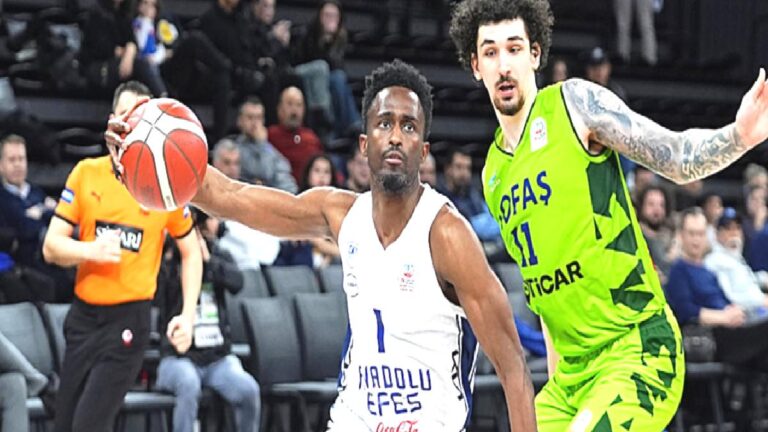 Anadolu Efes sahasında galip!