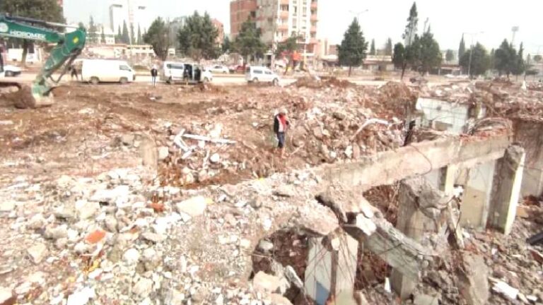 Depremde 112 kişiye mezar olan Arıkan Sitesi davasında yeni bilirkişi raporu hazırlanacak