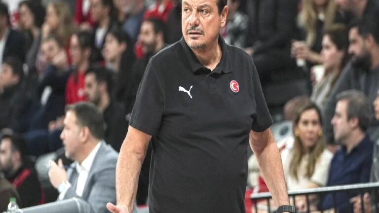 Ergin Ataman: Hep birlikte Türk basketbolunu zirveye çıkardık, daha da ileriye götüreceğiz