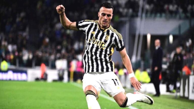 Fenerbahçe eski oyuncusu Filip Kostic’le ilgileniyor! Transferde Mourinho detayı…