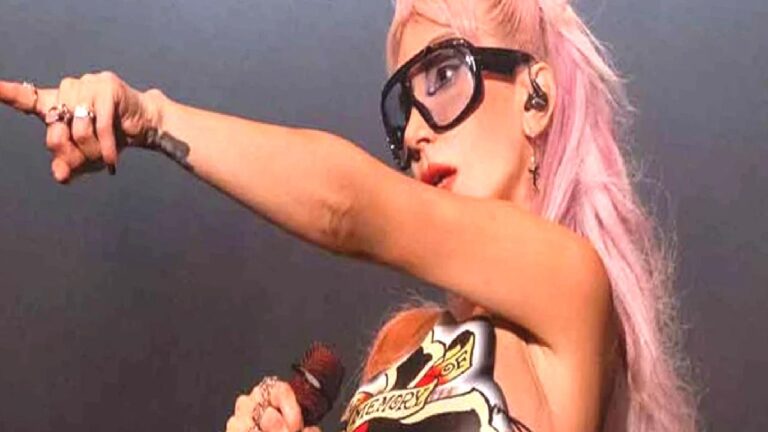 Hande Yener’e “zıplamayan Tayyipçi” sloganı soruşturması