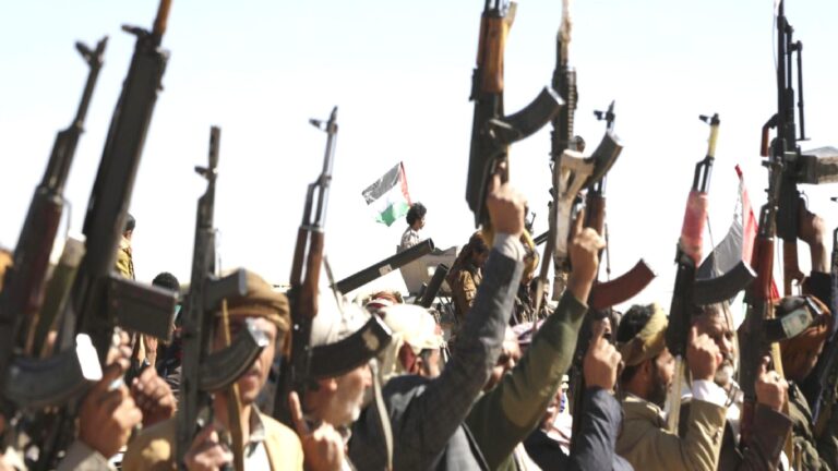 Husiler: Petrol fiyatını varil başına 200 dolara çıkararak ekonomisini boğacağız