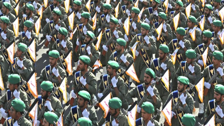 İran Devrim Muhafızları Trump’ın açıklaması sonrası Ortadoğu’daki ABD üslerine saldırdığını duyurdu